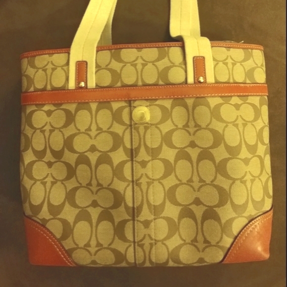 Beautiful Coach Leather Bag - Picture 2 of 4